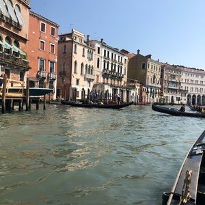 Meet your Posher, Andrea